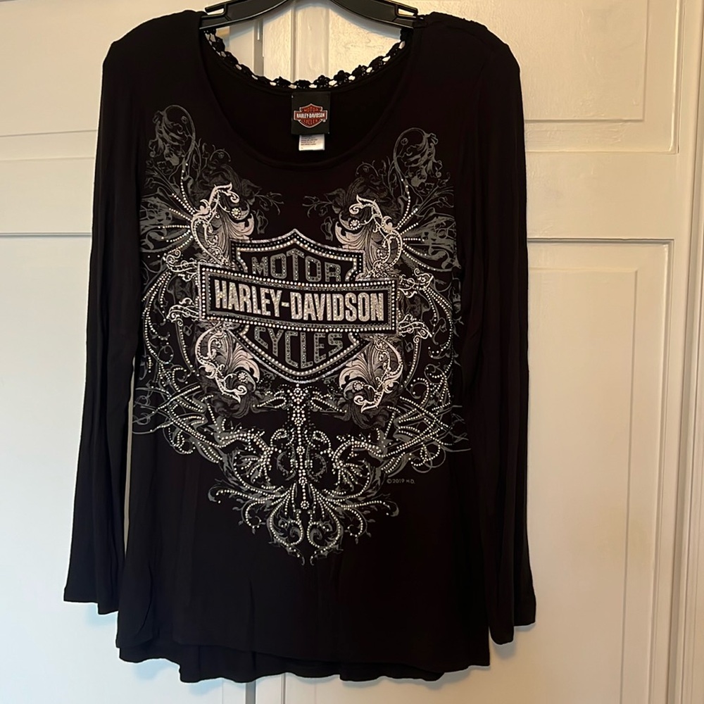 Excellent condition Harley Davidson black long sleeve.